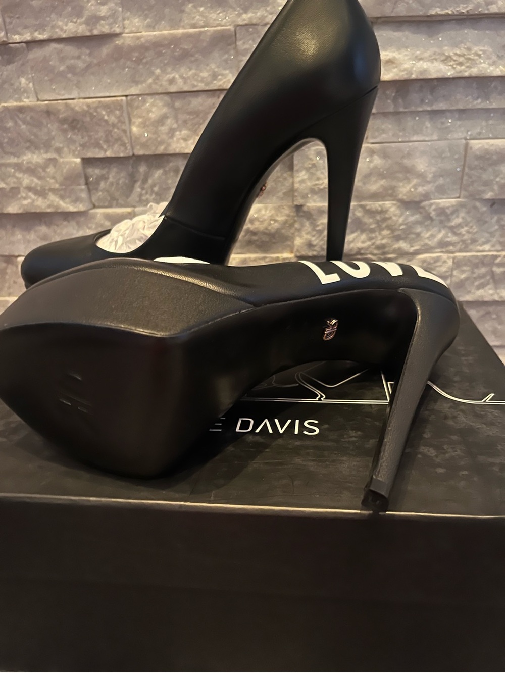 Ruthie Davis Black Pumps with White LOVE Graphic - Picture 2 of 4